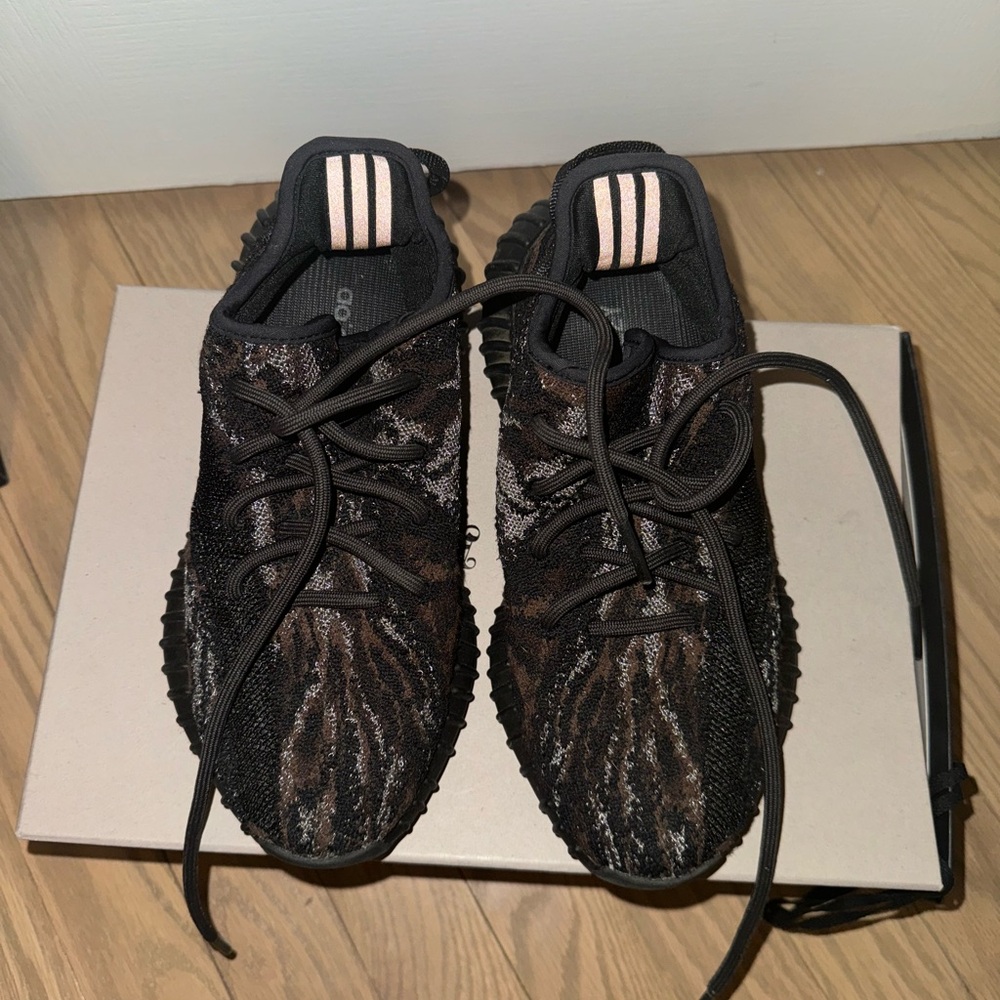 Yeezys Adidas Black and Brown Patterned Sneakers